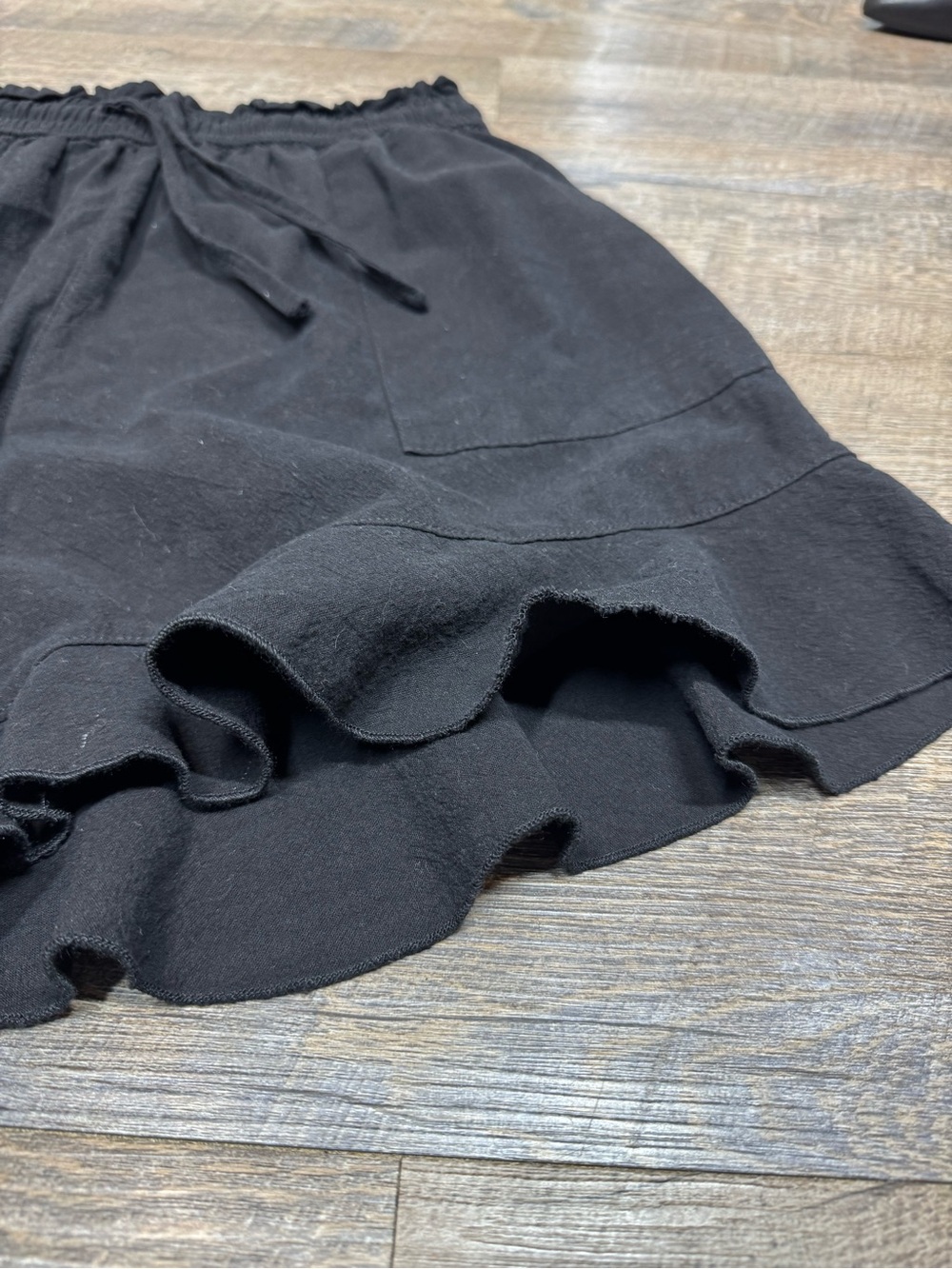 Black Linen Blend Ruffle Hem Drawstring Shorts SZ M - Picture 10 of 15